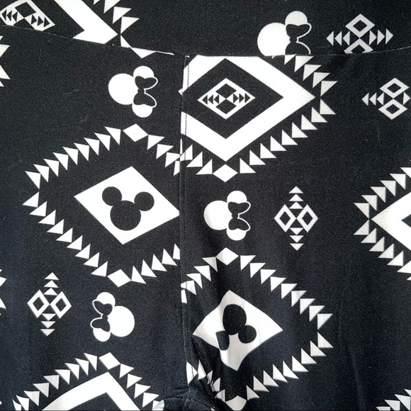LuLaroe Disney Mickey Tall/Curvy(plus) black/white print legging - Picture 2 of 7